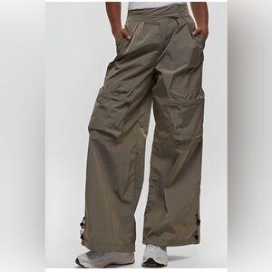 Nike Women's Sportswear Tech Pack Repel Pants size L